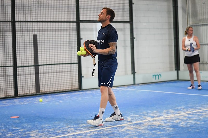 Jugadores en pista durante una clase